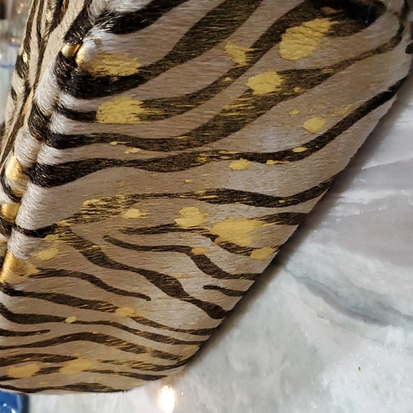 WILD GOOSE Zebra Cowhide Shoulder Bag - Picture 4 of 4